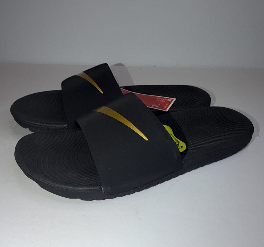 Nike Kawa Slide (GS/PS) Slide Sandal Slip On Black/Gold Kids 7Y 819352-003